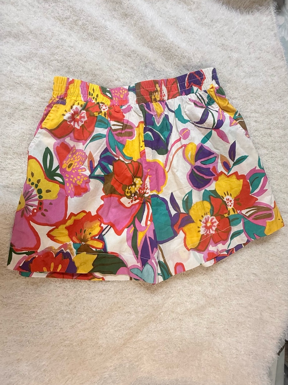 entro Colorful Floral Elastic-Waist Shorts - White inner lining with pockets